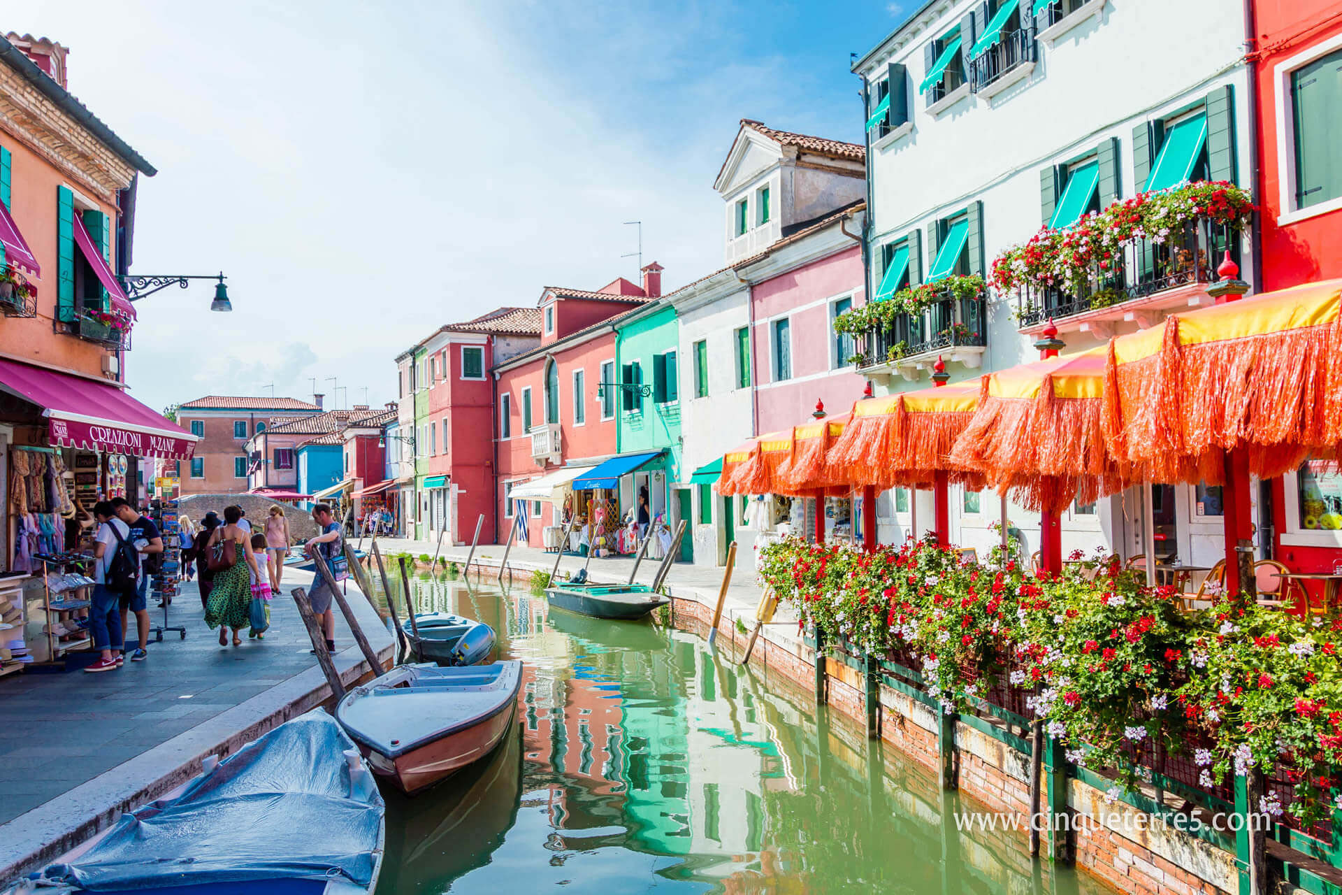 Bunte Insel der Burano Häuser